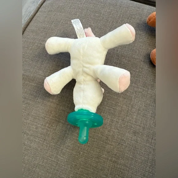 3 wubbanub pacifiers not used - Picture 3 of 8